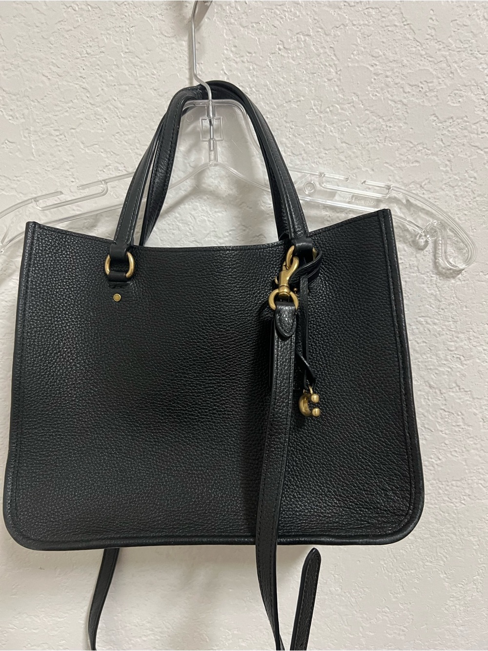 Coach Classic Black Leather Tote Handbag - Elegant Everyday Carry